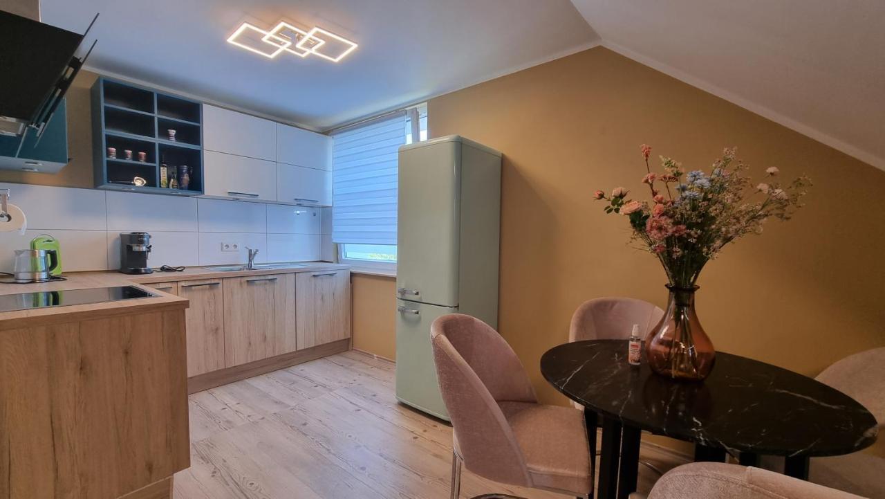 Lovely 2-bedroom Unit In Duesseldorf Tastefully Furnished *